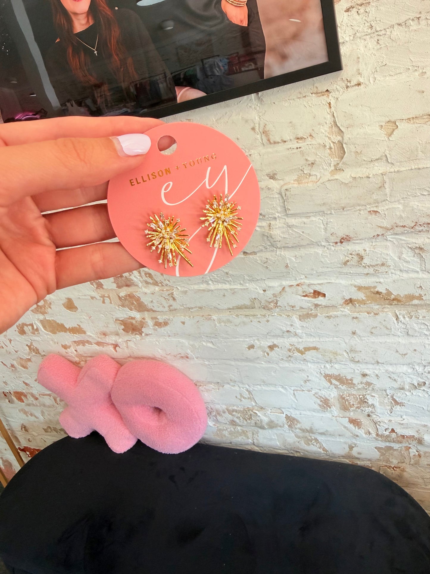 Shines Spreads Stud Earrings